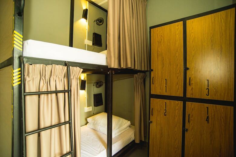 Hostal Traveller Bunker Hostel 1