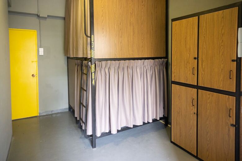 Hostal Traveller Bunker Hostel 1