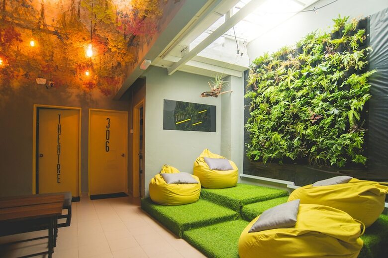 Hostal Traveller Bunker Hostel 1