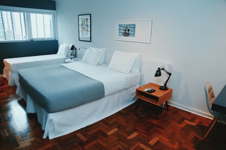 Hotel B�