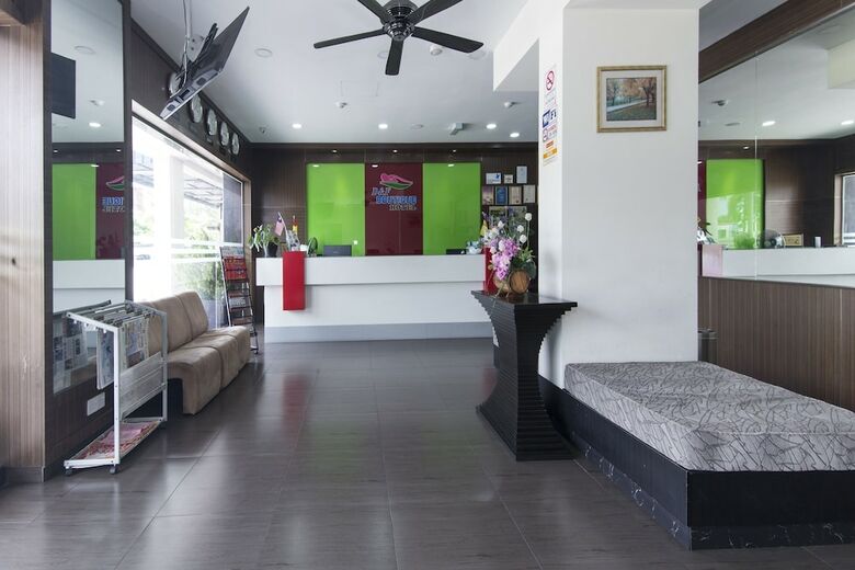Oyo 498 D&f Boutique Hotel Senawang