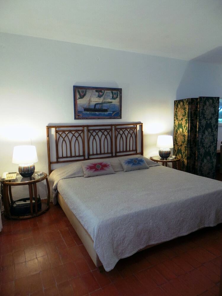 Elegant Seaside Villa