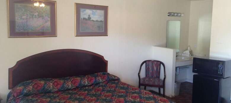 Hostal Canadian Inn