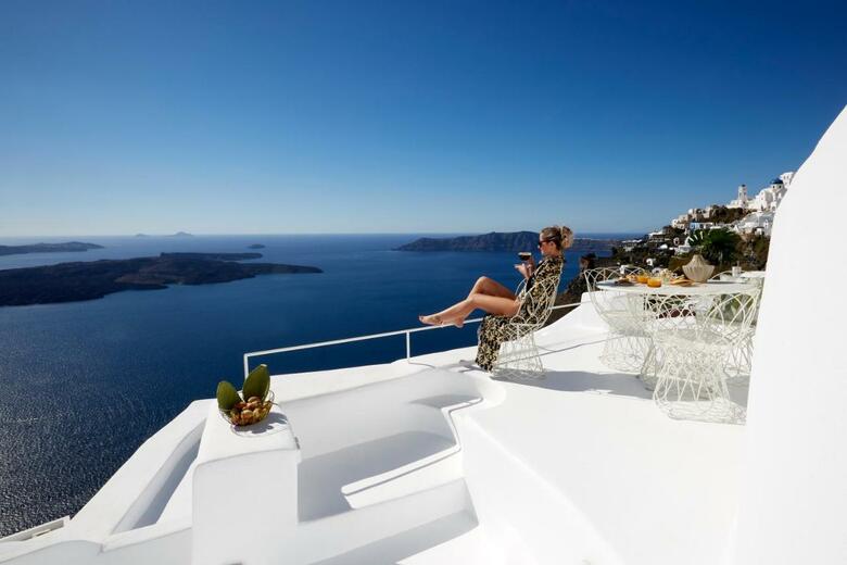 Gitsa Cliff Luxury Villa