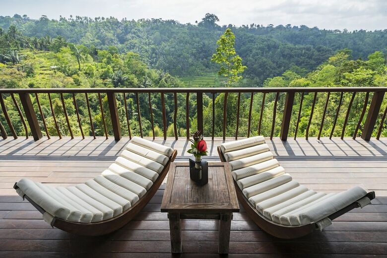 Bed & Breakfast Awan Biru Villas