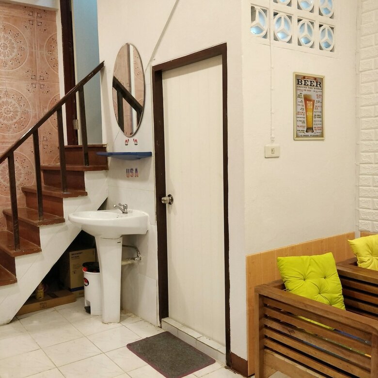 Hostal R-one 24/7 Hostel