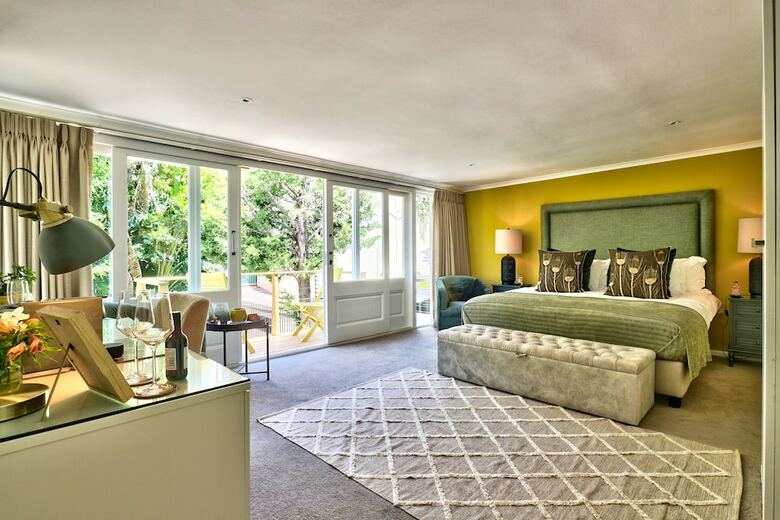 Bed & Breakfast Devonport House