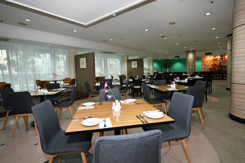 Tf Riverside Hotel