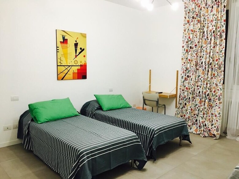 Bed & Breakfast Room Center Station 2