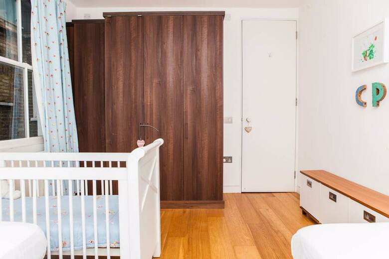 4 Bedroom Home In Sands End