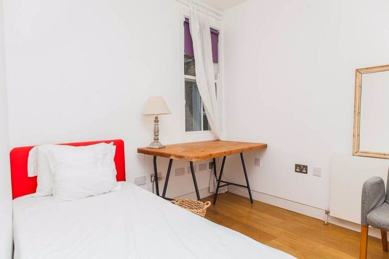 4 Bedroom Home In Sands End