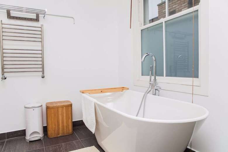 4 Bedroom Home In Sands End