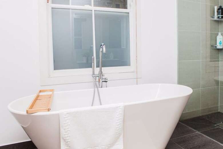 4 Bedroom Home In Sands End