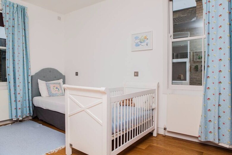 4 Bedroom Home In Sands End