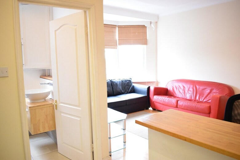 Amazing 1 Bedroom Apartment Close To Hyde Park