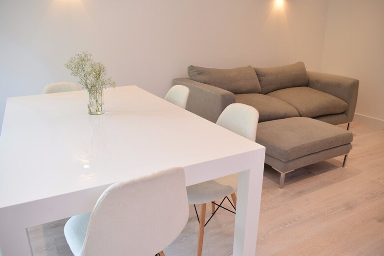 Stylish 2 Bedroom Apartment In Queen's Park