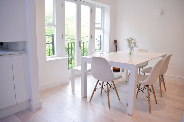 Stylish 2 Bedroom Apartment In Queen's Park