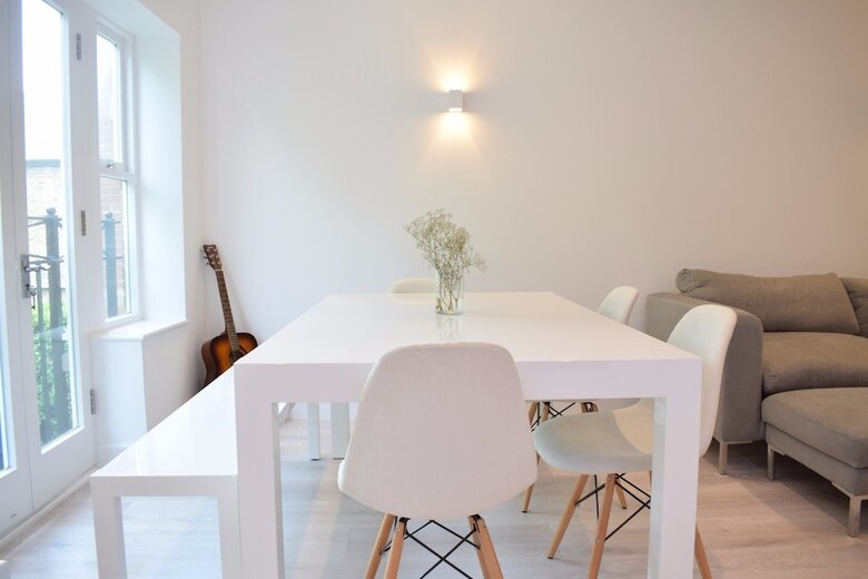 Stylish 2 Bedroom Apartment In Queen's Park