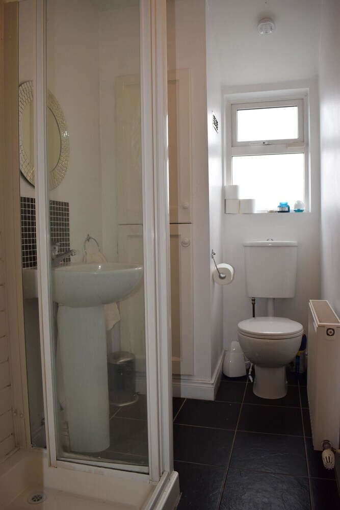2 Bedroom House On James Street Sleeps 4