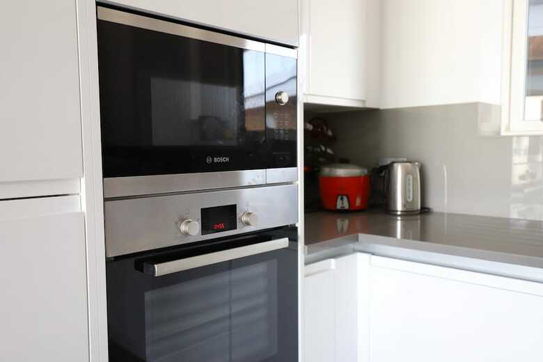1 Bedroom Apartment With Balcony In Greenwich