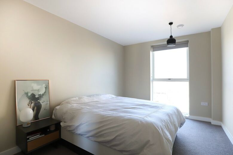 1 Bedroom Apartment With Balcony In Greenwich