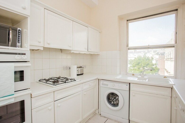 Lovely 2 Bedroom Apartment Near Hyde Park