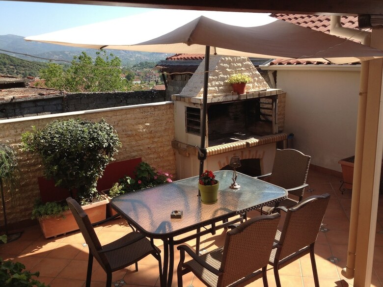 Luxury Family Villa Near Meteora
