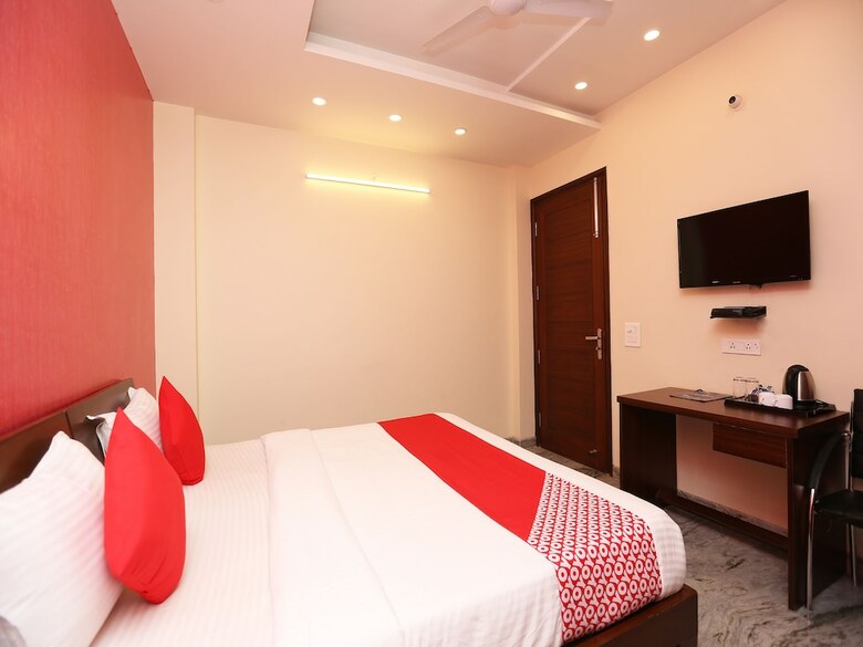 Hotel Oyo 22094 Hi Star Rooms
