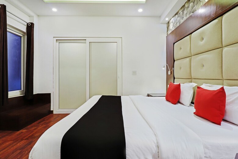 Capital O 2242 Hotel Yuvraj Deluxe
