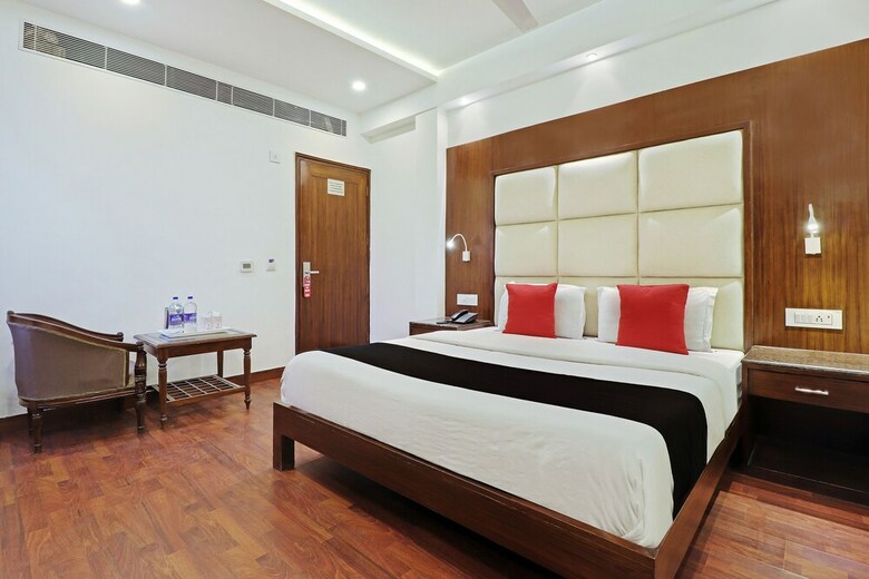 Capital O 2242 Hotel Yuvraj Deluxe