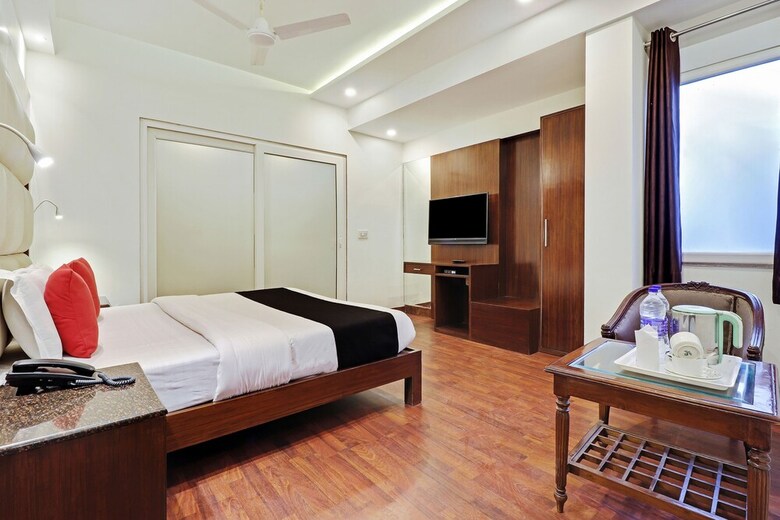 Capital O 2242 Hotel Yuvraj Deluxe