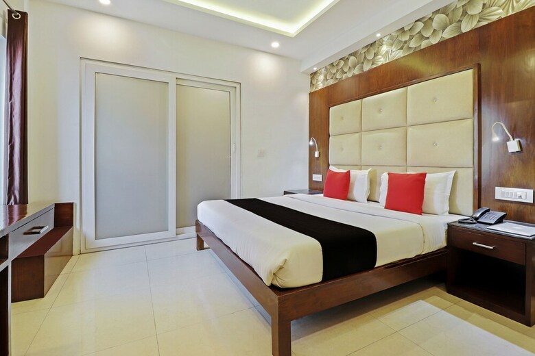 Capital O 2242 Hotel Yuvraj Deluxe