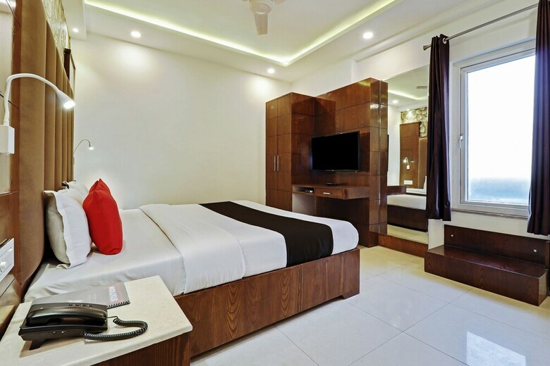 Capital O 2242 Hotel Yuvraj Deluxe