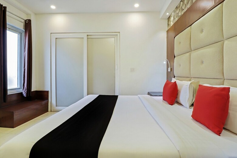 Capital O 2242 Hotel Yuvraj Deluxe