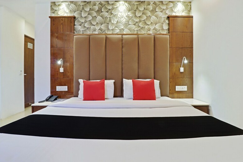 Capital O 2242 Hotel Yuvraj Deluxe