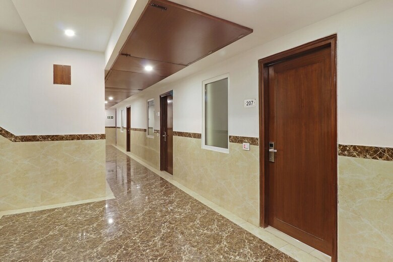 Capital O 2242 Hotel Yuvraj Deluxe
