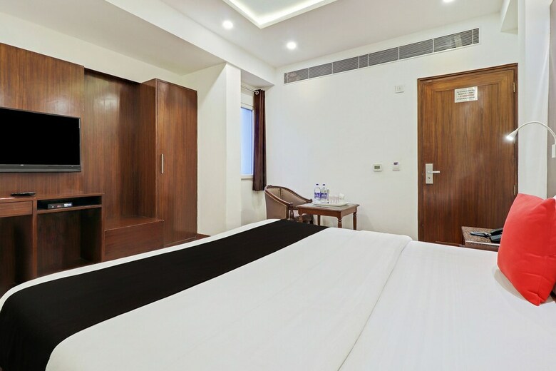 Capital O 2242 Hotel Yuvraj Deluxe