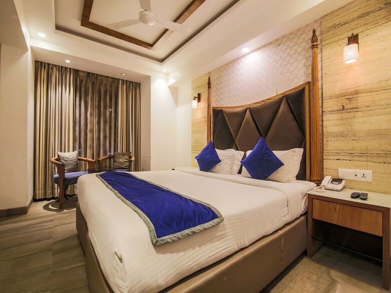 Hotel Edition O 30034 Flora Residency