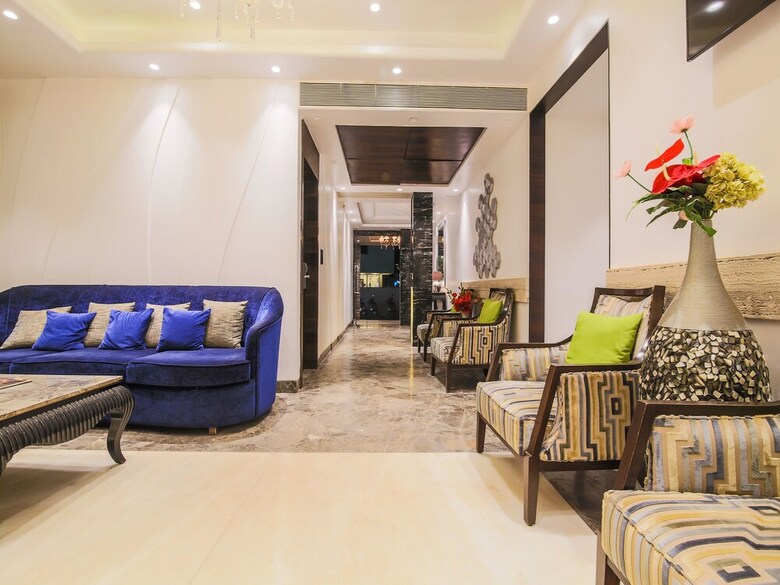 Hotel Edition O 30034 Flora Residency
