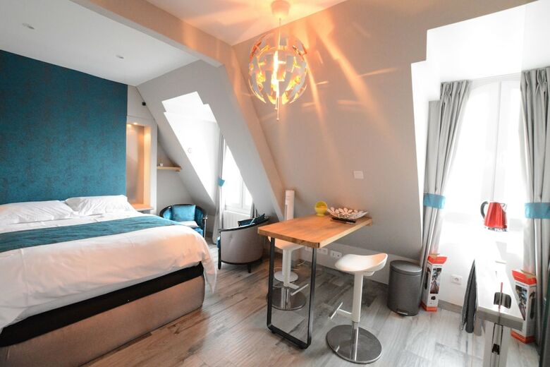 Hotel Victor Hugo - Your Home In Paris