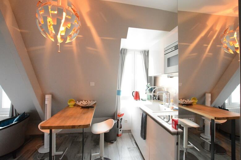 Hotel Victor Hugo - Your Home In Paris