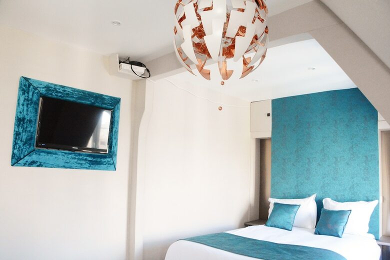 Hotel Victor Hugo - Your Home In Paris