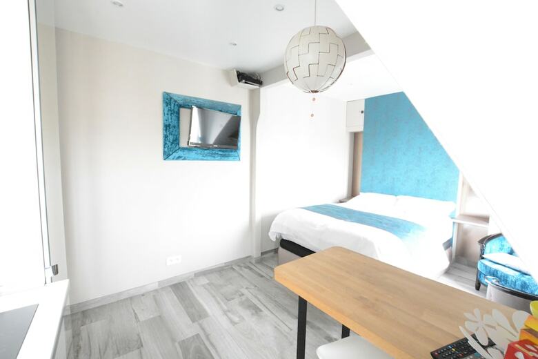 Hotel Victor Hugo - Your Home In Paris