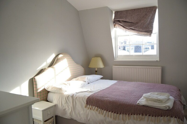 2 Bedroom Apartment In Quite Central London