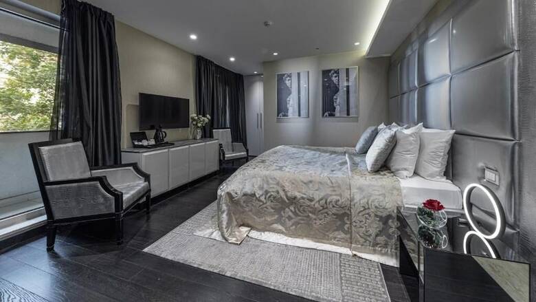 Hotel 9