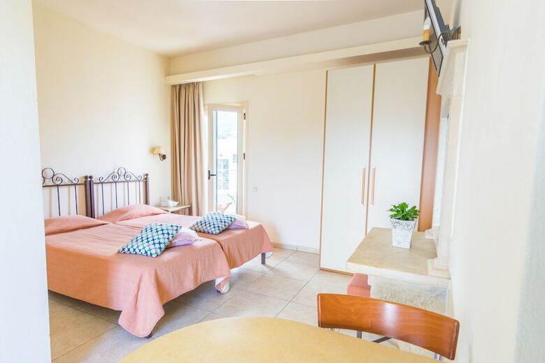 Aparthotel Pela Sofia