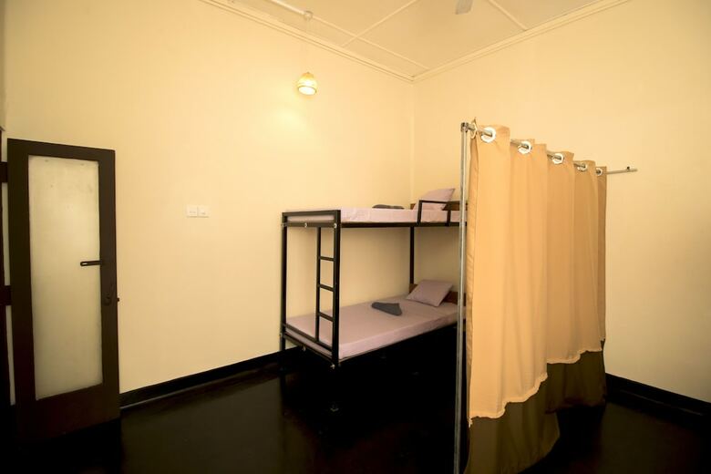 Hostal The Oasis Hostel