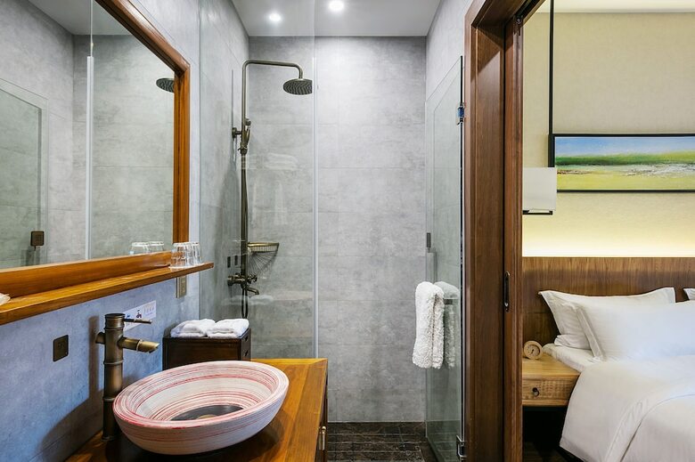 Hangzhou Puyu Travelling With Hotel