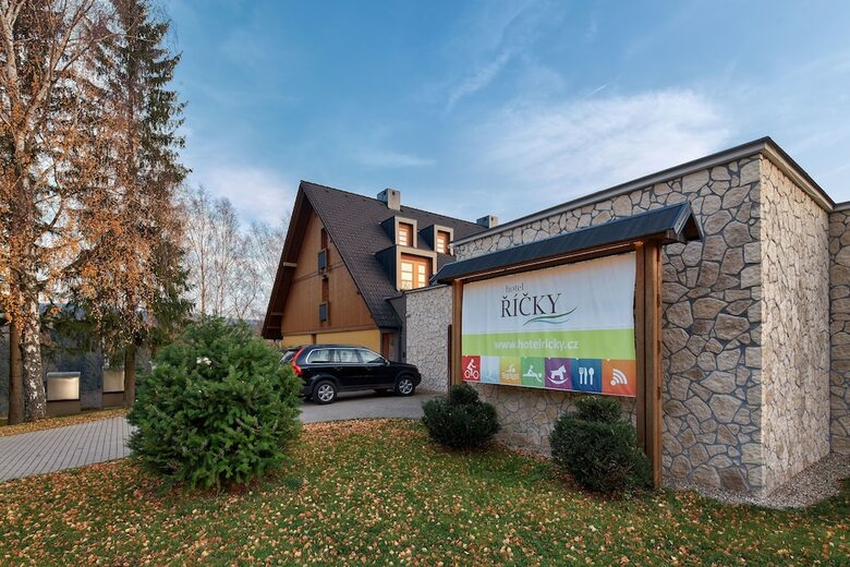 Wellness Hotel ?�?ky