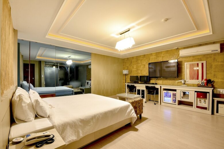 S-one Hotel